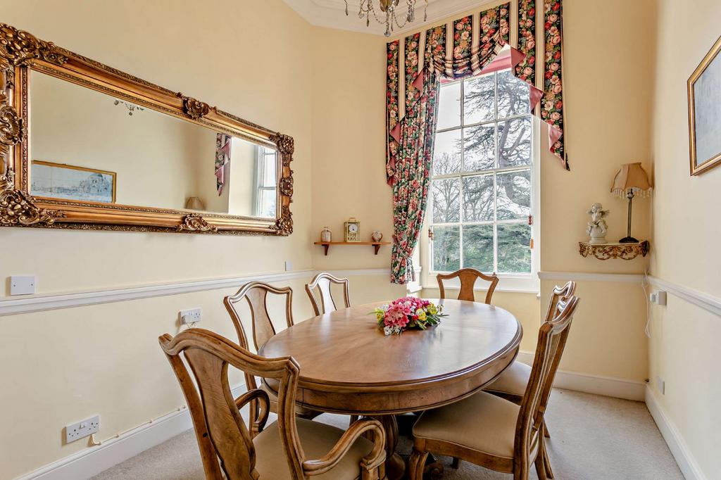Bedroom/Dining Room