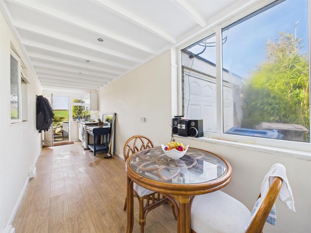 Kitchen: