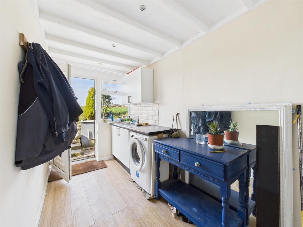 Kitchen:
