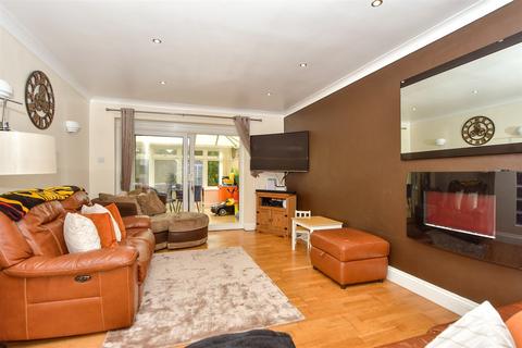 4 bedroom semi-detached bungalow for sale, Winchester Avenue, Chatham ME5
