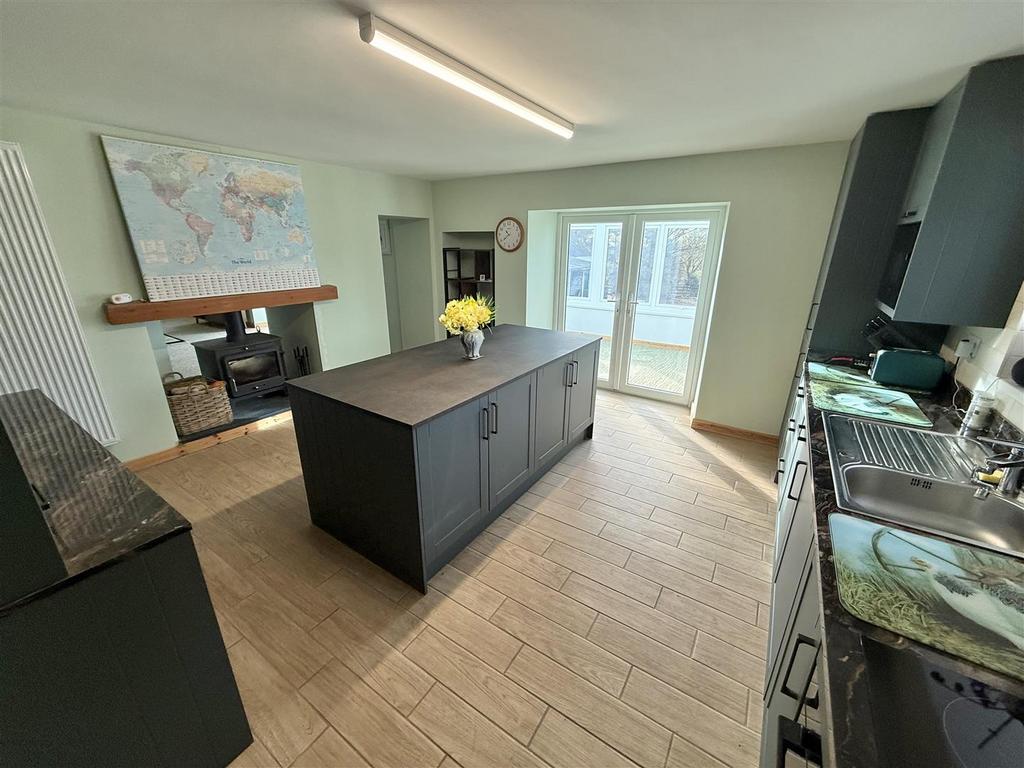 Kitchen/ dining room