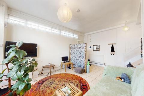 2 bedroom mews for sale, Preston Place, Willesden Green, London