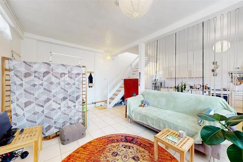 2 bedroom mews for sale, Preston Place, Willesden Green, London