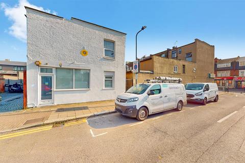 2 bedroom mews for sale, Preston Place, Willesden Green, London