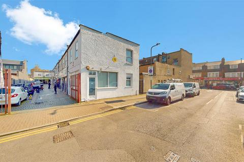 1 Preston Place, London, NW2 5NX