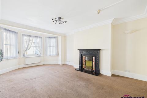 3 bedroom flat for sale, Queens Gardens, Eastbourne, BN21