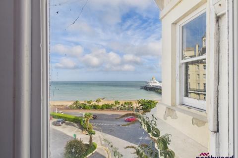 3 bedroom flat for sale, Queens Gardens, Eastbourne, BN21