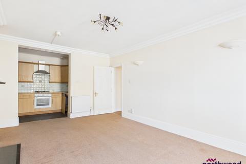 3 bedroom flat for sale, Queens Gardens, Eastbourne, BN21