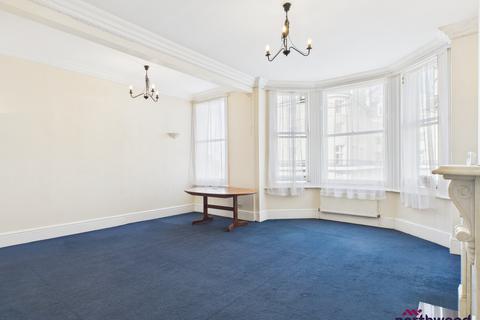 2 bedroom flat for sale, Queens Gardens, Eastbourne, BN21