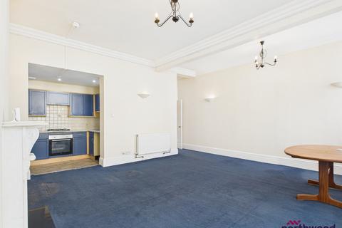 2 bedroom flat for sale, Queens Gardens, Eastbourne, BN21