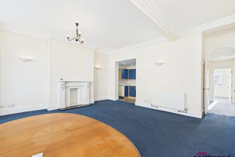2 bedroom flat for sale, Queens Gardens, Eastbourne, BN21