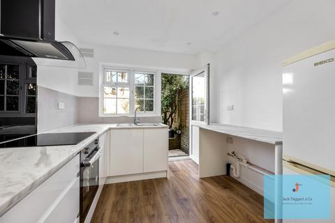 3 bedroom house to rent, The Martlet, Hove, BN3
