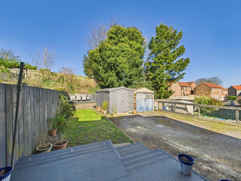 3 Bedroom End terrace House - For Sale