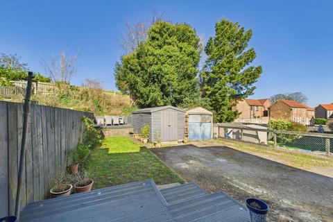3 bedroom end of terrace house for sale, South Street, Middleton, YO25 9UB