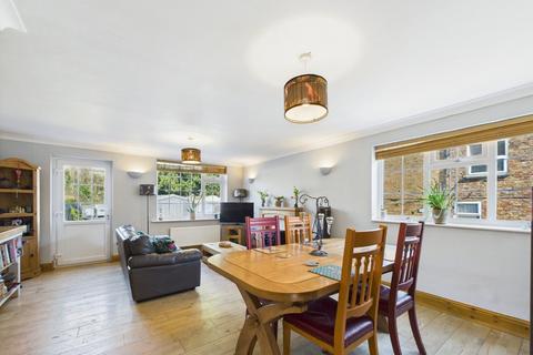 3 bedroom end of terrace house for sale, South Street, Middleton, YO25 9UB