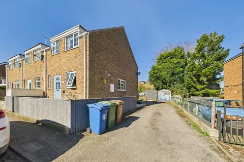 3 bedroom end of terrace house for sale, South Street, Middleton, YO25 9UB