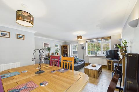 3 bedroom end of terrace house for sale, South Street, Middleton, YO25 9UB