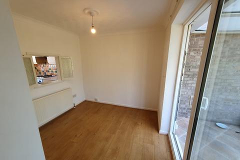 2 bedroom bungalow to rent, Scotts Garth Drive, Beverley