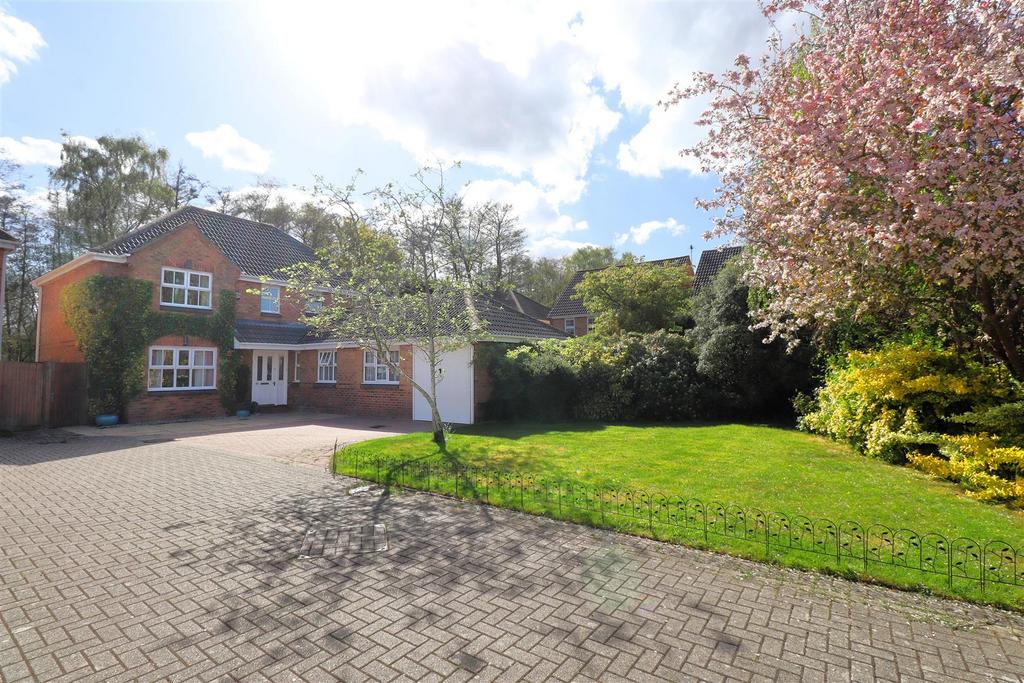 19 Wisley Gardens Front