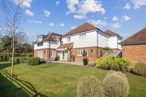 6 Coppice Vale, Felbridge, East Grinstead, RH19 2SJ
