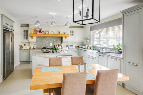 6 Coppice Vale, Felbridge, East Grinstead, RH19 2SJ