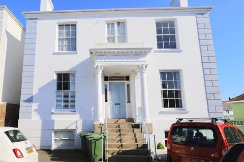 Studio for sale, Attractive first floor studio apartment