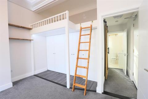 Studio for sale, Attractive first floor studio apartment
