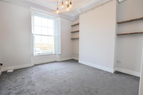Studio for sale, Attractive first floor studio apartment