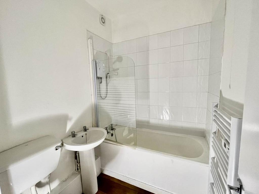 4 3-1 Bathroom