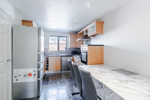 4 bedroom terraced house for sale, Leeds LS14