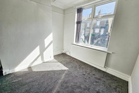 3 bedroom terraced house to rent, Great Horton Road, Bradford BD7