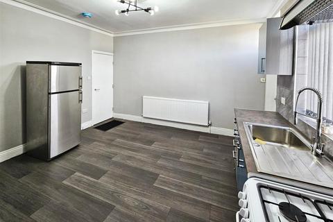3 bedroom terraced house to rent, Great Horton Road, Bradford BD7