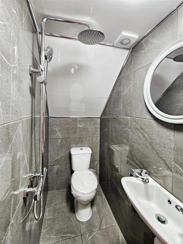 Wet Room (Lower Ground Floor)