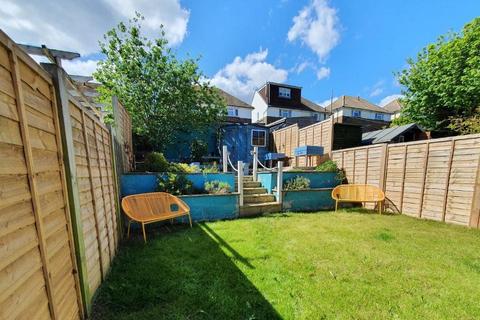 2 bedroom end of terrace house to rent, Cowfold Road, Brighton BN2