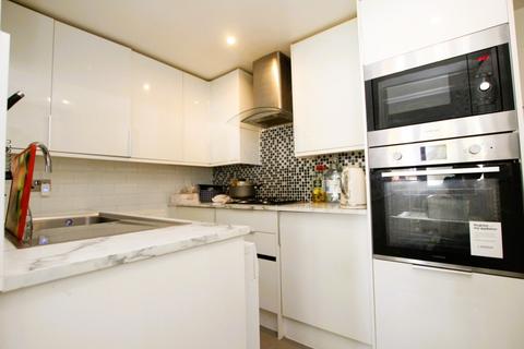 3 bedroom terraced house to rent, Banstock Road, Edgware