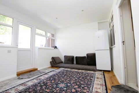 3 bedroom terraced house to rent, Banstock Road, Edgware