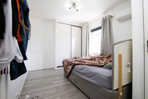 3 bedroom terraced house to rent, Banstock Road, Edgware