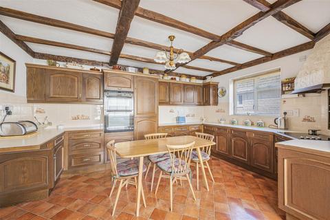 4 bedroom detached house for sale, Hoddern Avenue, Peacehaven