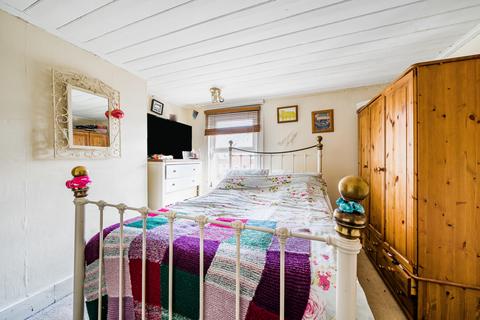 85 Crawley Road, Horsham, RH12 4DS