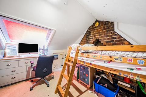 85 Crawley Road, Horsham, RH12 4DS
