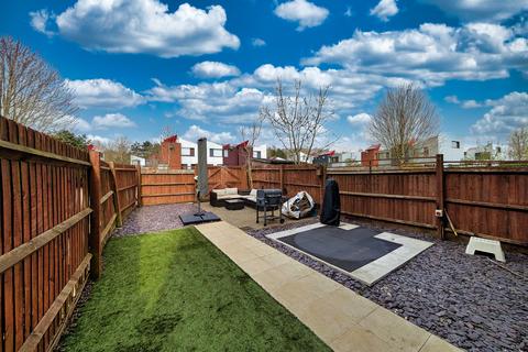 4 bedroom end of terrace house for sale, Milland Way, Milton Keynes MK4