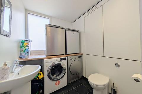 4 bedroom end of terrace house for sale, Milland Way, Milton Keynes MK4