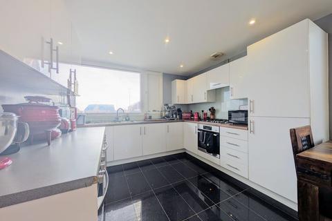 4 bedroom end of terrace house for sale, Milland Way, Milton Keynes MK4