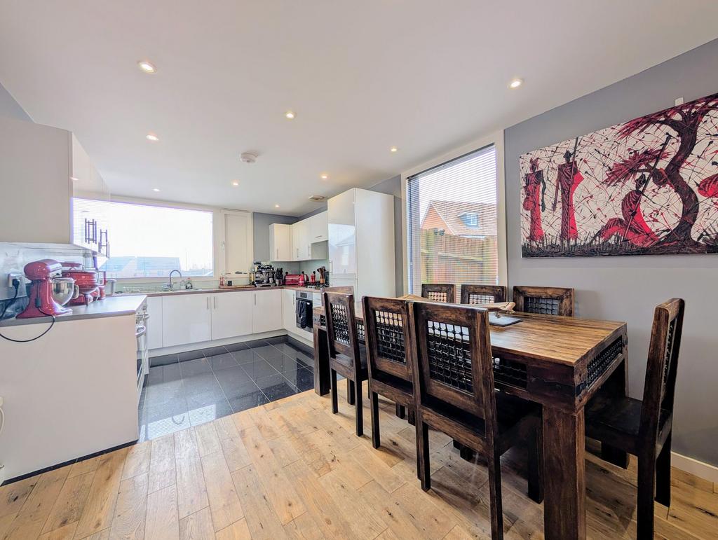 Kitchen/Dining Area