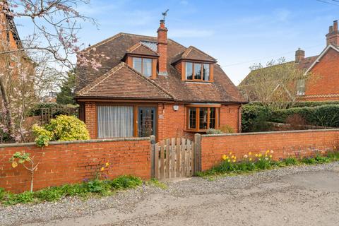 4 bedroom detached house for sale, St. Marys Road, Reading RG7