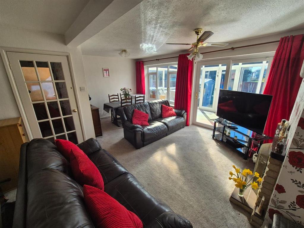 Living/Dining Area