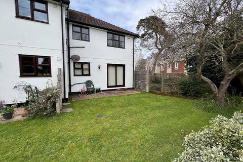 1 bedroom flat for sale, Ashley Road, New Milton, Hampshire. BH25 6BB
