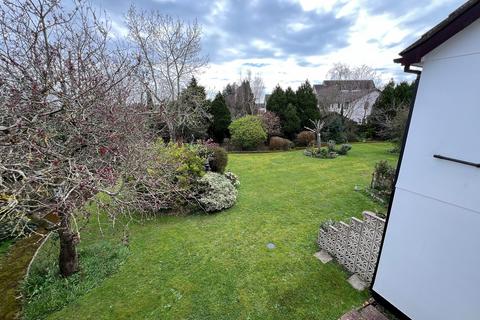 1 bedroom flat for sale, Ashley Road, New Milton, Hampshire. BH25 6BB