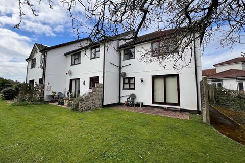1 bedroom flat for sale, Ashley Road, New Milton, Hampshire. BH25 6BB