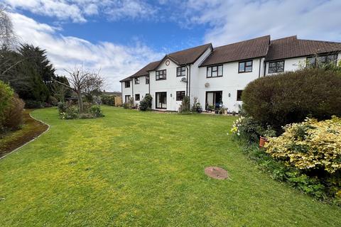 1 bedroom flat for sale, Ashley Road, New Milton, Hampshire. BH25 6BB